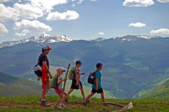 hiking_vail_kids-580x386